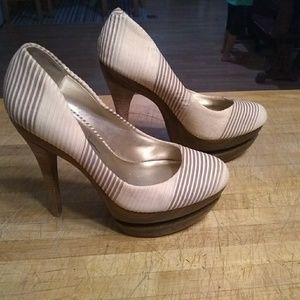 Womens tan and gold Jessica Simpson high heels